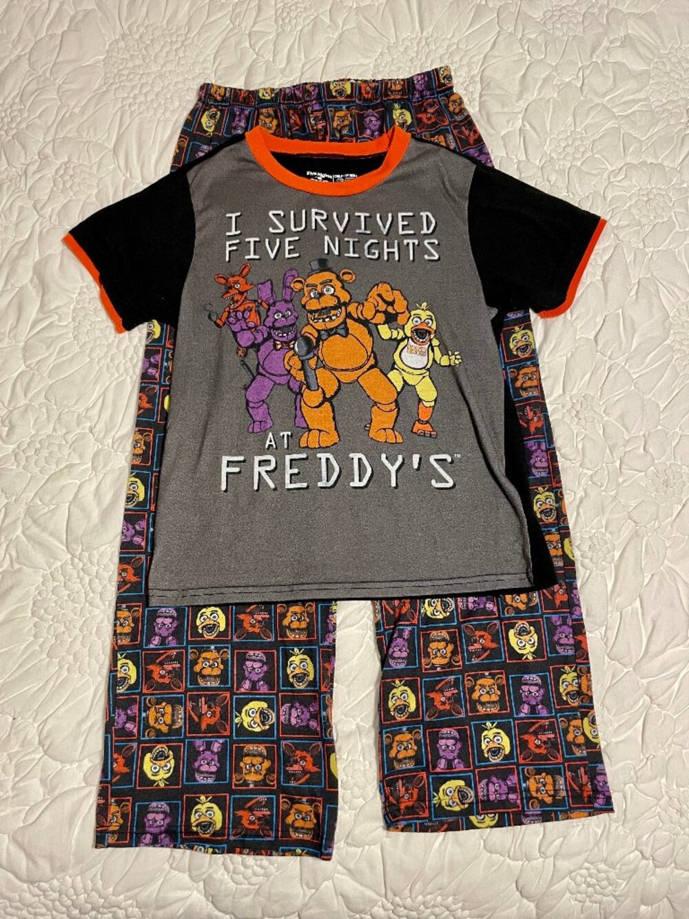 FIVE NIGHTS AT FREDDYS Youth Pajamas SIZE XL (14/16)